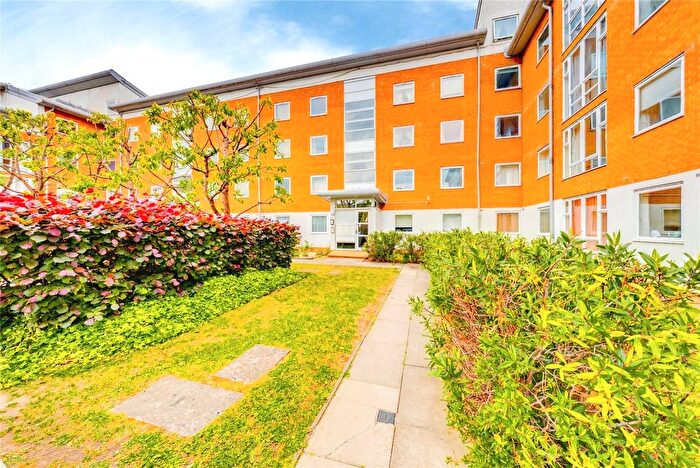 2 Bedroom Flat To Rent In Felixstowe Court, E16