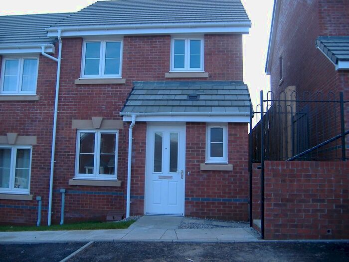 3 Bedroom Semi-Detached House To Rent In Clos Gwaith Brics, Tondu, Bridgend., CF32