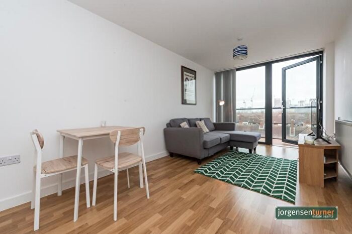 1 Bedroom Flat To Rent In Cranston Court, Shepherds Bush, W12