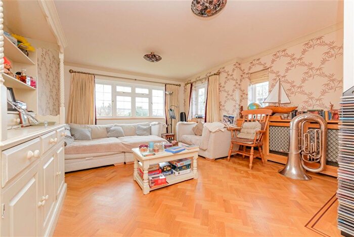 3 Bedroom Semi-Detached House For Sale In Pollyhaugh, Eynsford, Eynsford, Kent, DA4