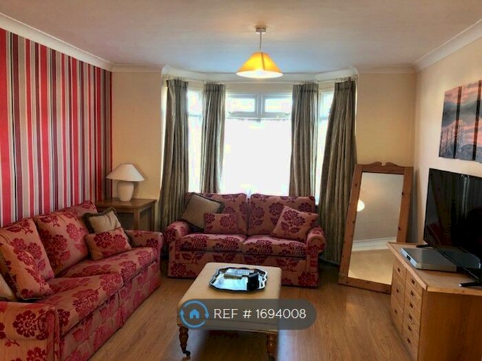 3 Bedroom Semi-Detached House To Rent In Birdwood Road, Cambridge, CB1