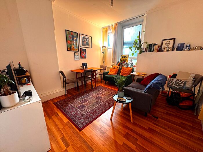 3 Bedroom Flat For Sale In Highbury Corner, London, N5