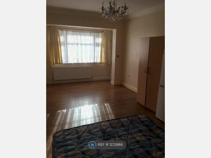 Studio To Rent In Whitefriars Drive, Harrow HA3
