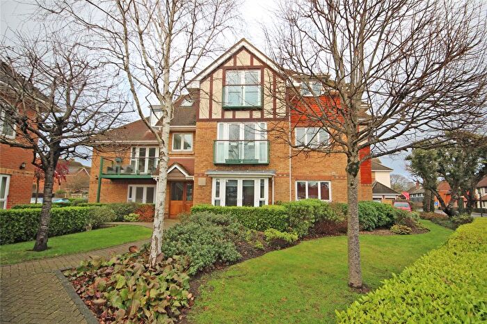 2 Bedroom Flat For Sale In Fernhill Lane, New Milton, Hampshire, BH25