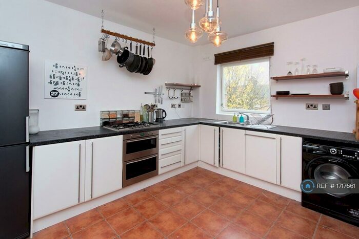 2 Bedroom Maisonette To Rent In Digby Crescent, London, N4