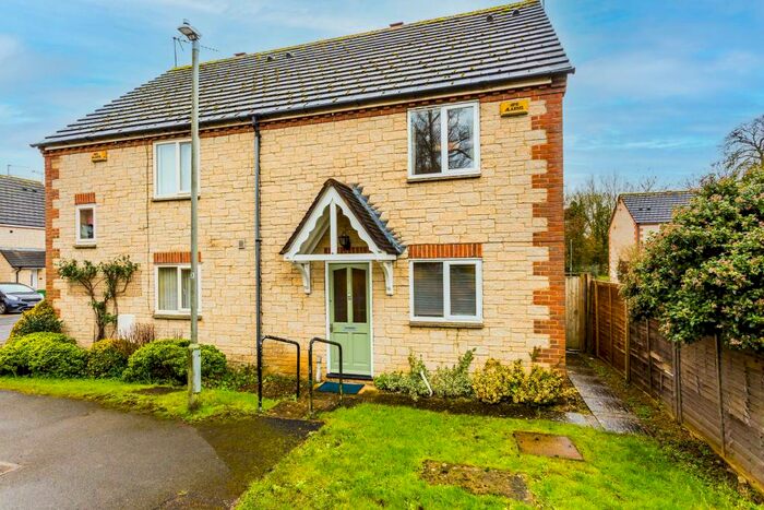 3 Bedroom Semi-Detached House To Rent In Wharfside Place, Buckingham, MK18