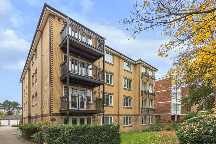 2 Bedroom Flat To Rent In Copers Cope Road, Beckenham, BR3