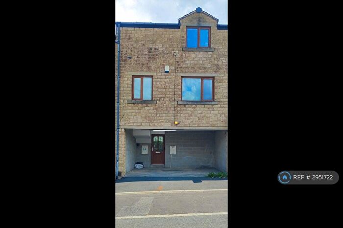 4 Bedroom Terraced House To Rent In Sandhall Green, Halifax, HX2