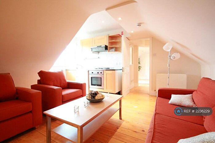 1 Bedroom Flat To Rent In Hale Lane, Mill Hill, NW7