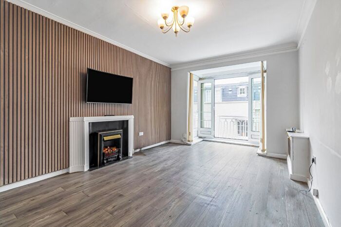 1 Bedroom Flat To Rent In Holland Park Avenue, Notting Hill, London, W11