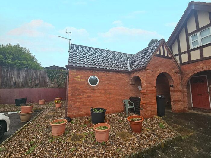 2 Bedroom Bungalow To Rent In King Street, Oadby, Leicester, LE2