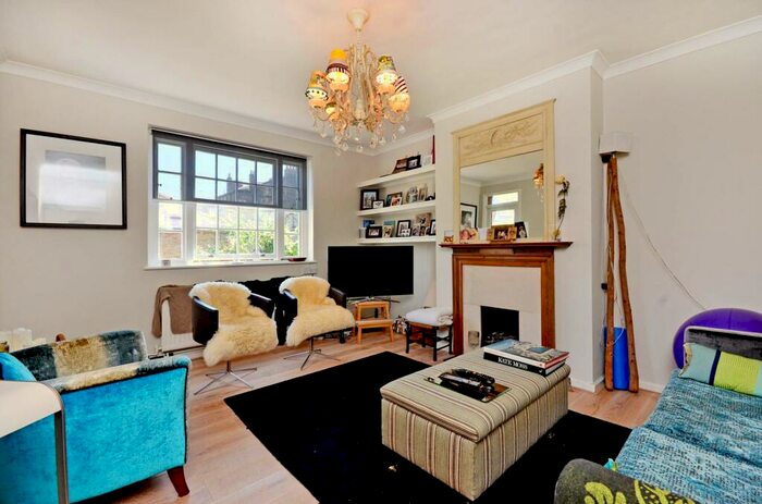 3 Bedroom Flat To Rent In Cathcart Road, Chelsea, London, SW10