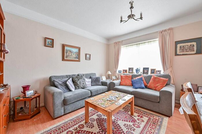 4 Bedroom Flat For Sale In Balham Hill, Clapham South, London, SW12