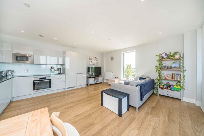 2 Bedroom Flat For Sale In Plough Lane, Earlsfield, SW17