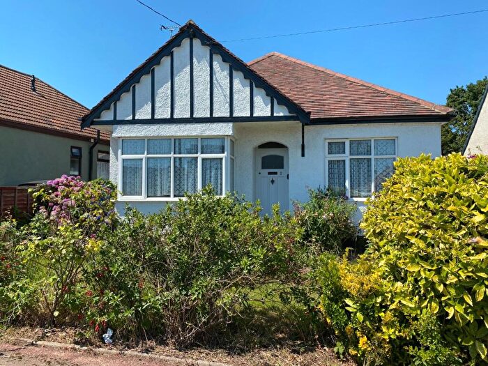 2 Bedroom Bungalow To Rent In Hazelwood Grove Leigh, SS9