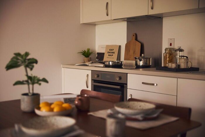 1 Bedroom Apartment To Rent In Ingram Street, Leeds, West Yorkshire, LS11