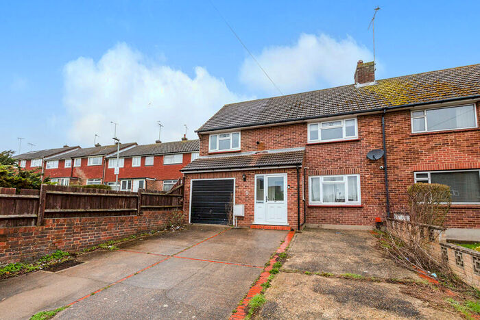 3 Bedroom Semi-Detached House To Rent In Leechcroft Avenue, Swanley, Kent, BR8