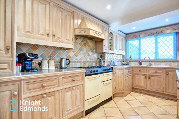 3 Bedroom End Of Terrace House For Sale In Stirling Close, Gillingham, ME8