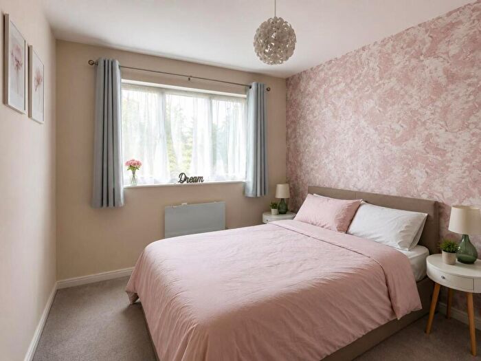 1 Bedroom Flat To Rent In Pavilion Way, Edgware, HA8