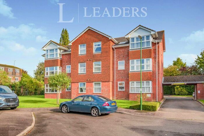 2 Bedroom Flat To Rent In Bowes Close, Kings Road, RH13