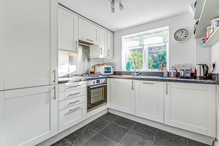 2 Bedroom Cottage To Rent In Waldeck Terrace, Mortlake, SW14