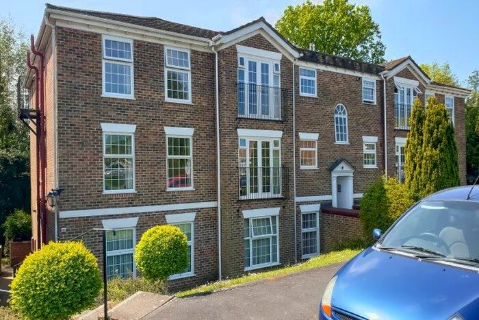 2 Bedroom Flat To Rent In Heathfield Green, Midhurst, GU29