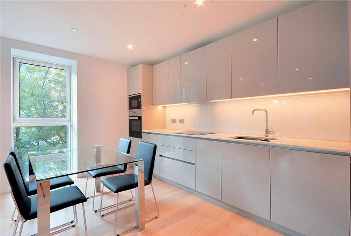 2 Bedroom Flat To Rent In Deacon Street, Elephant And Castle, London, SE17