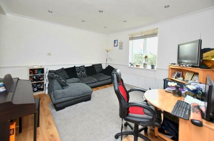 1 Bedroom Apartment To Rent In South Norwood Hill, London, SE25