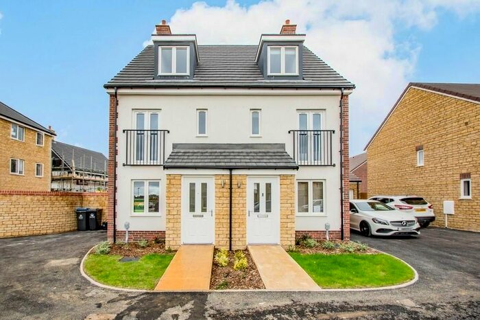 3 Bedroom Semi-Detached House To Rent In Chilton Close, Witney, Oxfordshire, OX29