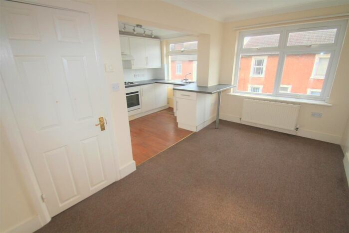 2 Bedroom Flat To Rent In Holden Park Road, Tunbridge Wells, TN4
