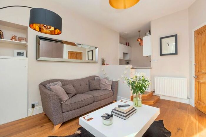 1 Bedroom Flat To Rent In Caledonian Crescent, Dalry, Edinburgh, EH11