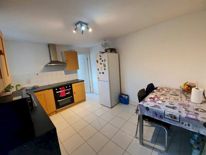 1 Bedroom Flat To Rent In Syon Lane, Isleworth, TW7