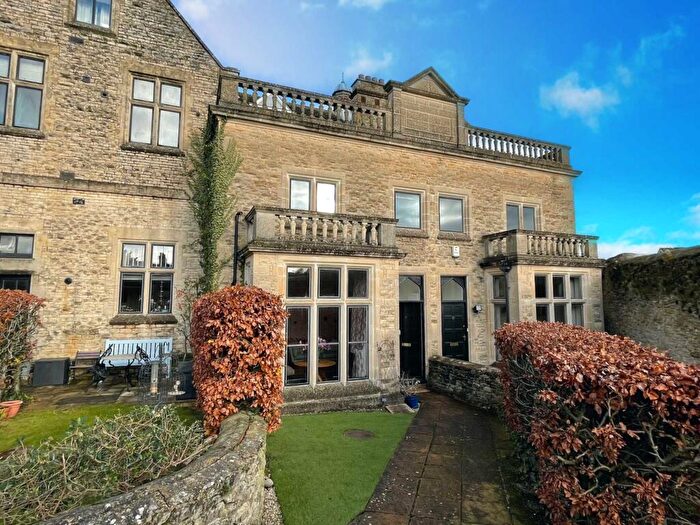 2 Bedroom Apartment For Sale In School House Court, Stow On The Wold, GL54