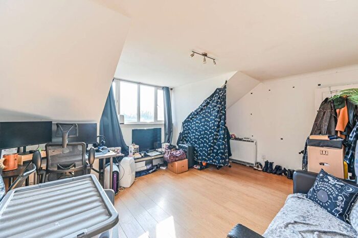 1 Bedroom Flat To Rent In Albany Road, Camberwell, London, SE5
