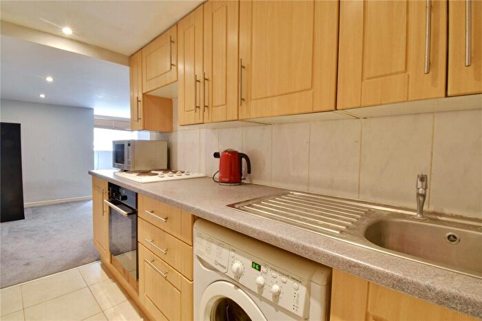 1 Bedroom Apartment To Rent In Ash Grove, Hemel Hempstead, Hertfordshire, HP3
