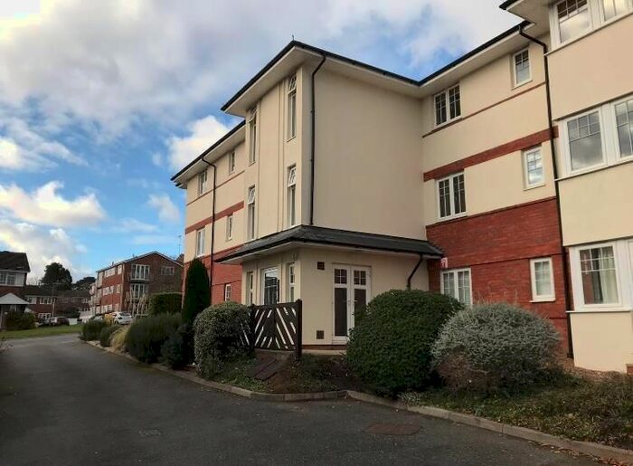 2 Bedroom Flat To Rent In Woking, Surrey, GU22
