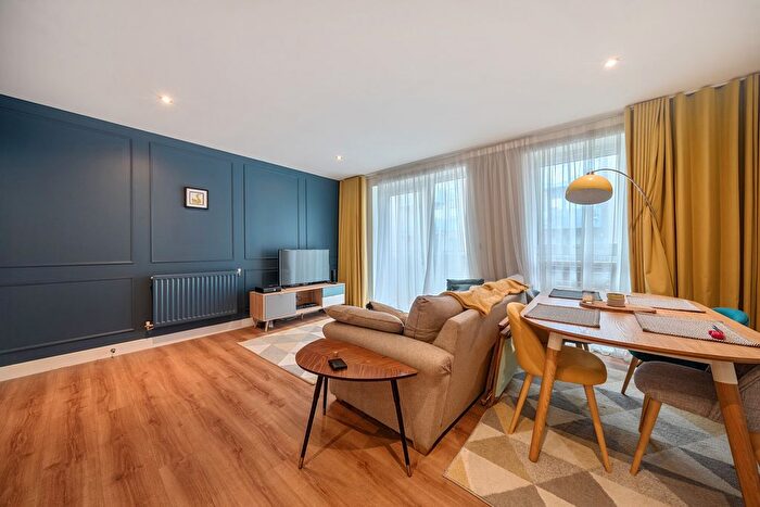 2 Bedroom Flat For Sale In Apple Yard, London, SE20