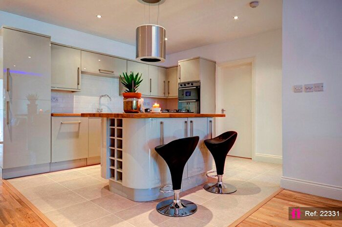 2 Bedroom Flat To Rent In Lombard Road, London, SW11