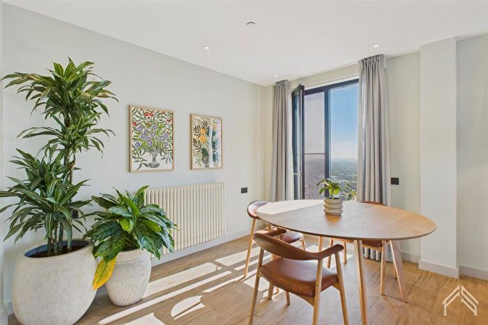 2 Bedroom Apartment To Rent In The Eades London, Selborne Road, E17