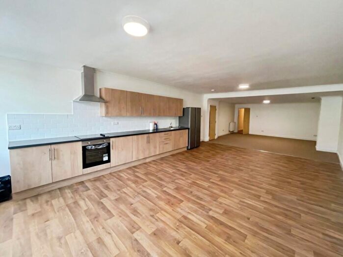 3 Bedroom Flat To Rent In High Street, Chatham, ME4