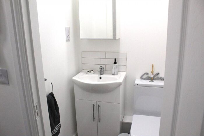 1 Bedroom Flat To Rent In High Street // Bed Apartment // Aug, LN5