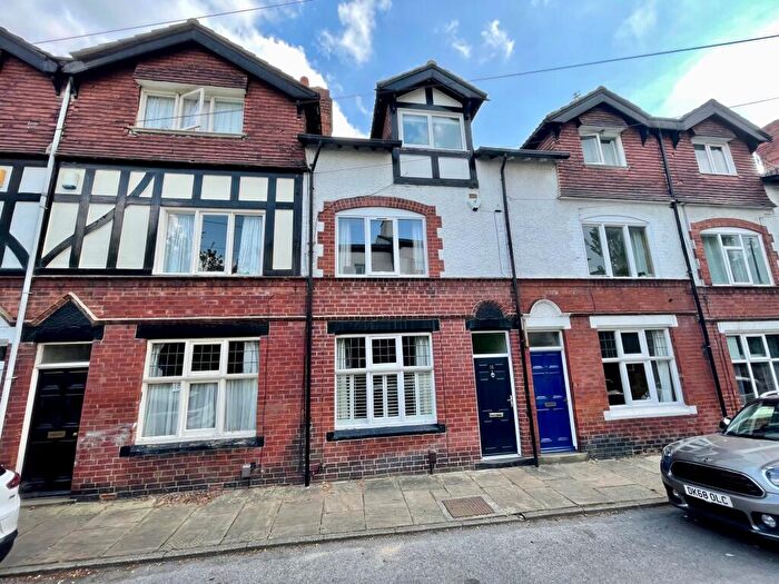 3 Bedroom Terraced House To Rent In Hawthorn Mount, Leeds, West Yorkshire, Uk, LS7