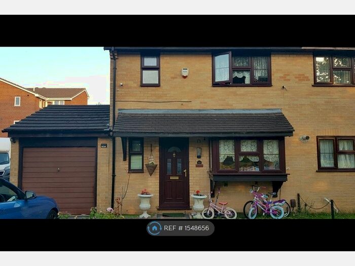 3 Bedroom End Of Terrace House To Rent In Thorpland Avenue, Ickenham, Uxbridge, UB10