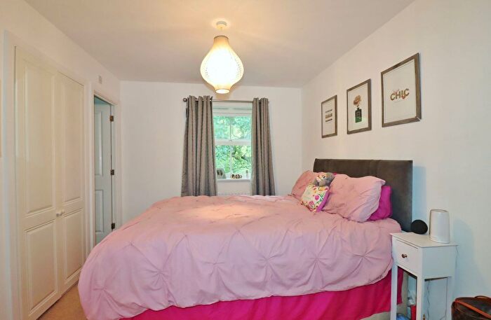 2 Bedroom Flat For Sale In Mescott Meadows, Hedge End, SO30