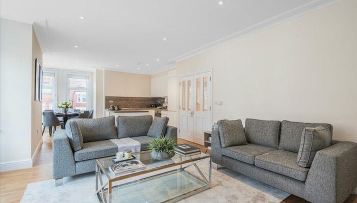 3 Bedroom Flat To Rent In Hamlet Gardens, London, W6
