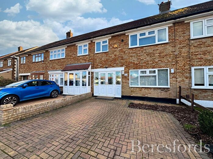 3 Bedroom Terraced House For Sale In Hood Road, Rainham, RM13