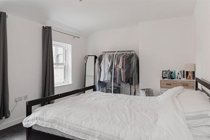 2 Bedroom Apartment To Rent In Bell Street, Reigate - Pet Friendly, RH2