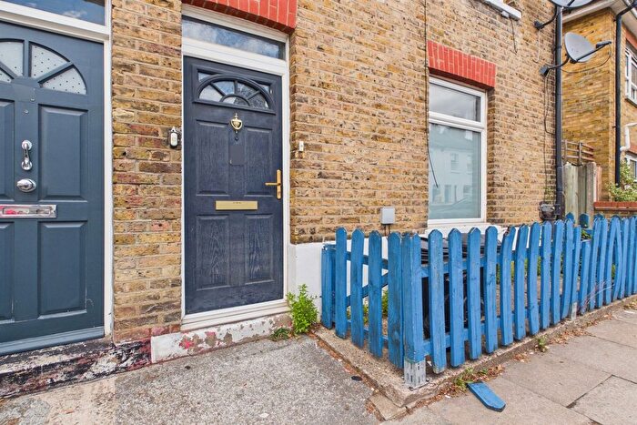 2 Bedroom Flat For Sale In Besley Street, London, SW16