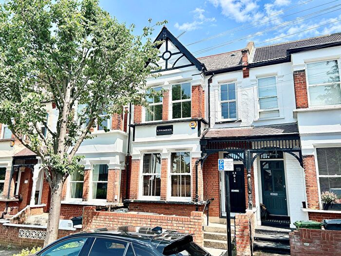 2 Bedroom Flat To Rent In Woodstock Road, London, E17