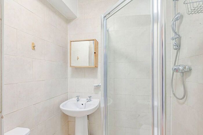 Studio To Rent In Courtfield Gardens, South Kensington, London, SW5